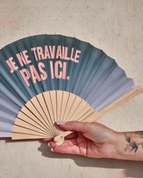 Eventail travaille pas ici podevache