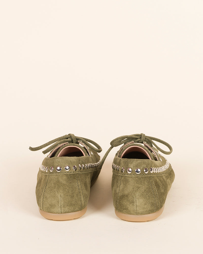 Mocassins kennel and schmenger