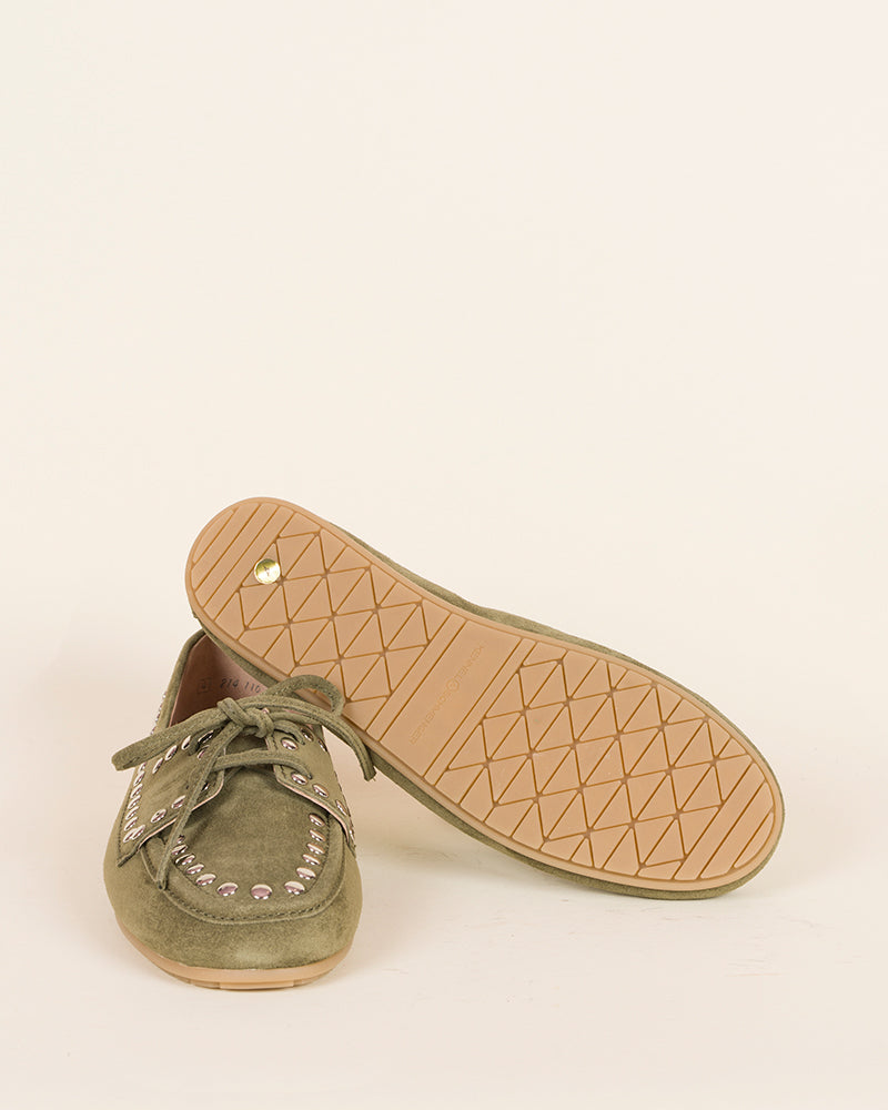 Mocassins kennel and schmenger