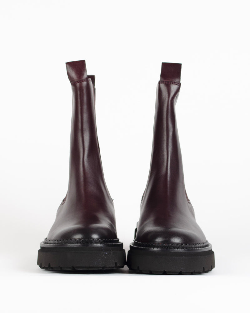 Boots kennel and schmenger