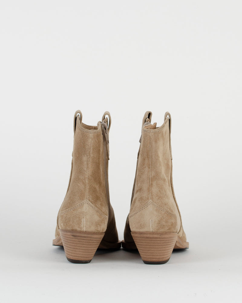 Santiags KENNEL AND SCHMENGER - Tiags kennel and schmenger