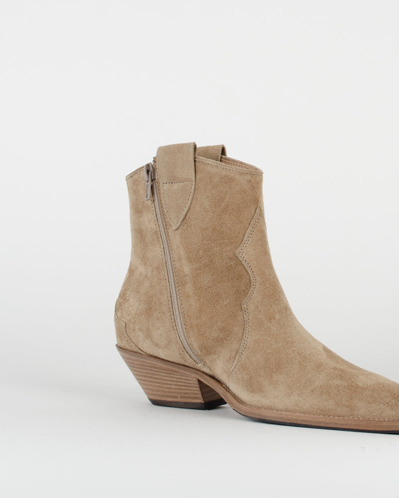 Santiags KENNEL AND SCHMENGER - Tiags kennel and schmenger