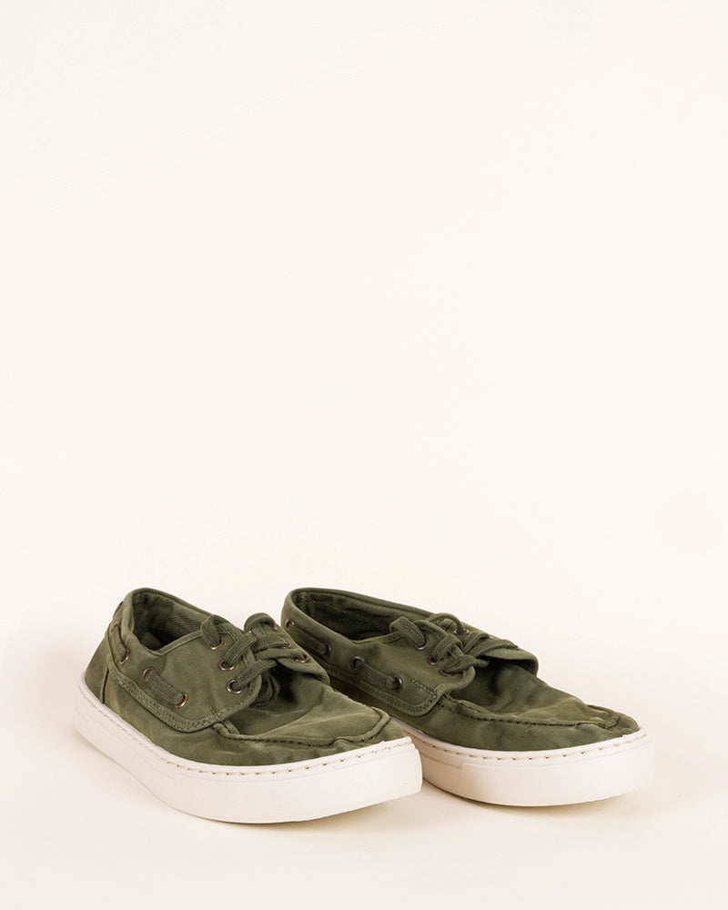 Bateau natural world