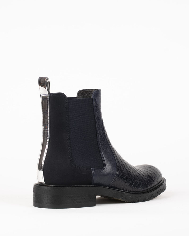 Boots billi bi