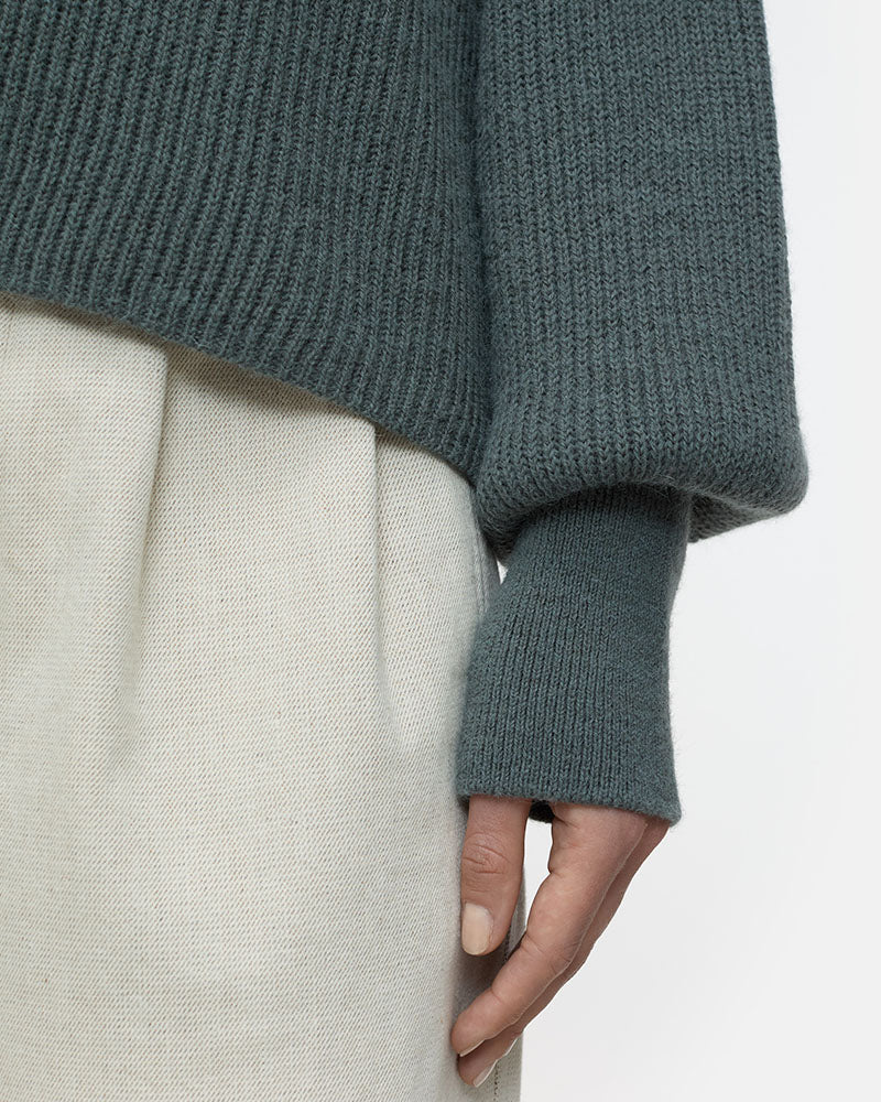Pull closed women