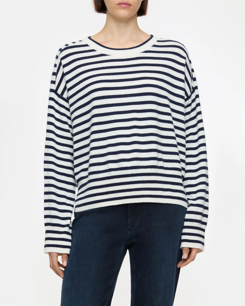 Mariniere closed woman