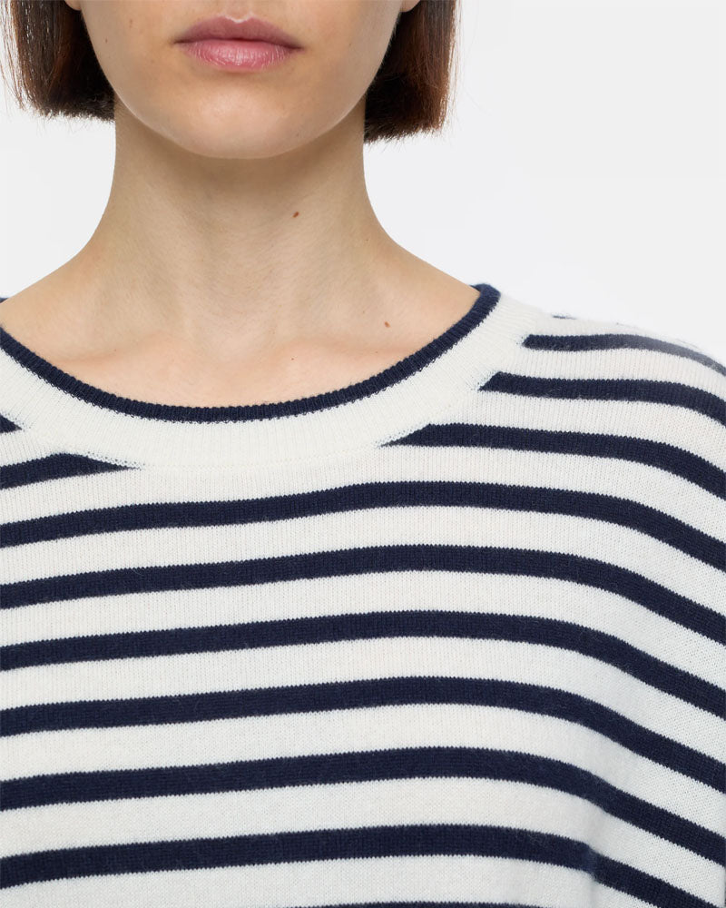 Mariniere closed woman