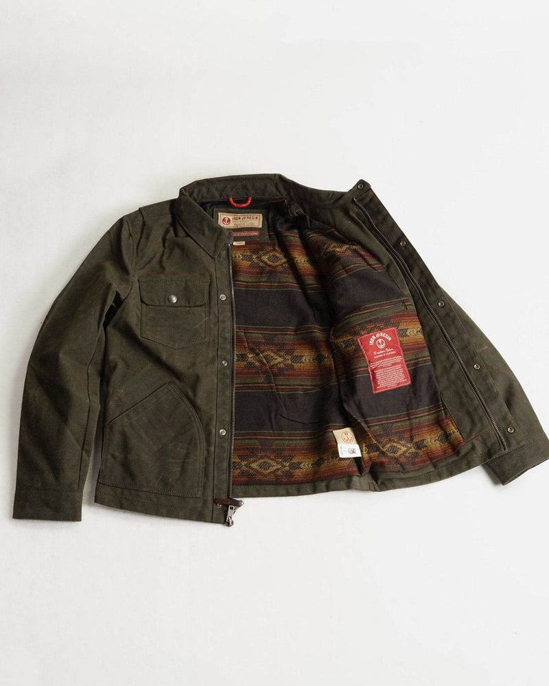 Veste iron and resin