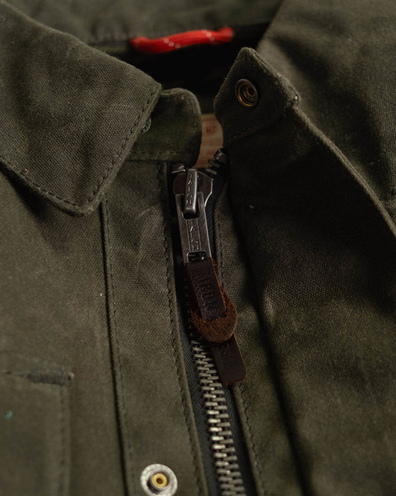 Veste iron and resin