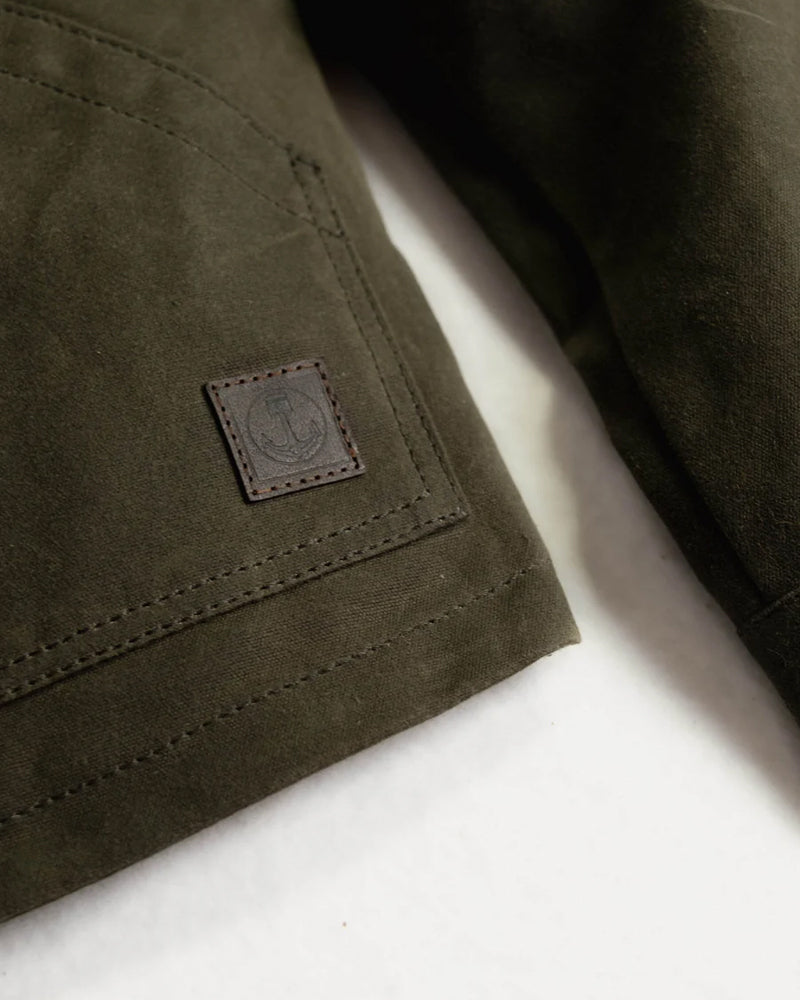 Veste iron and resin