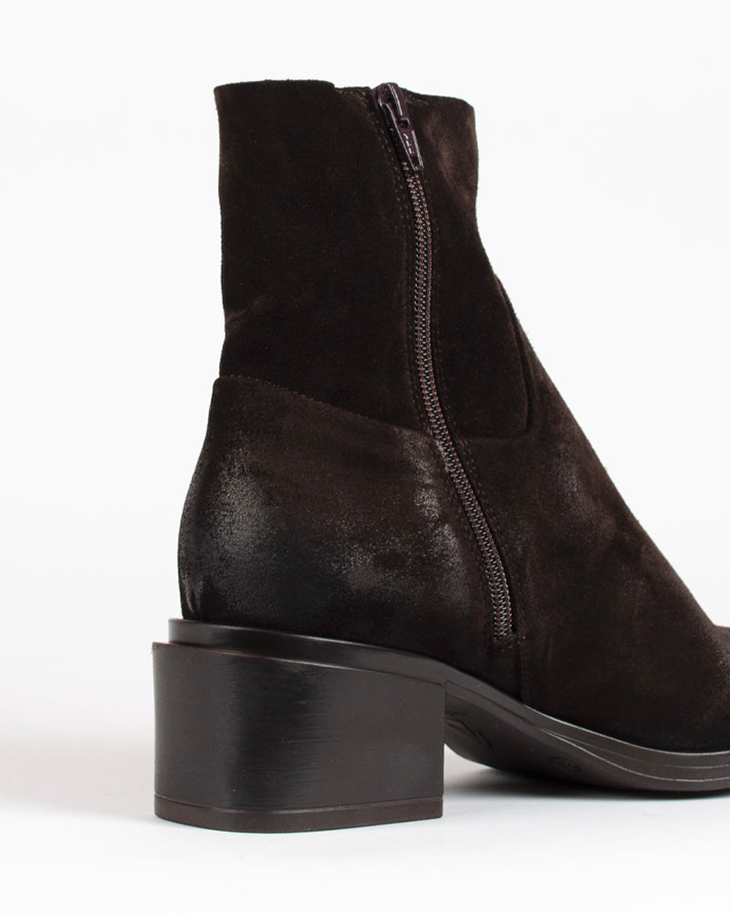 Boots aramis