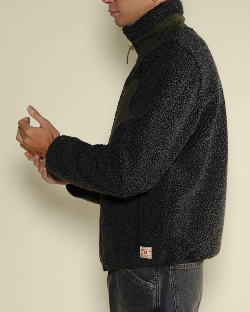 Veste iron and resin