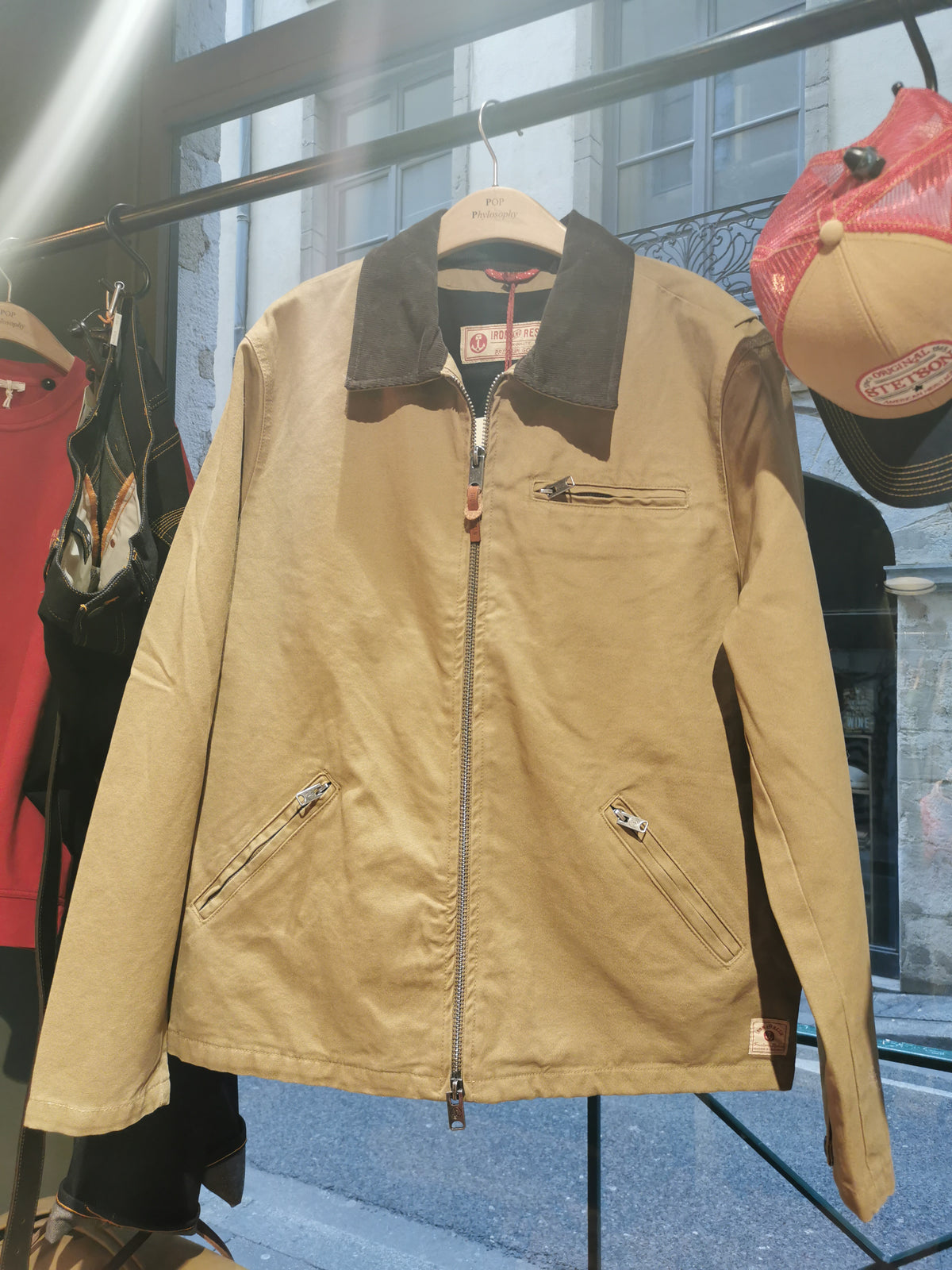 Veste iron and resin