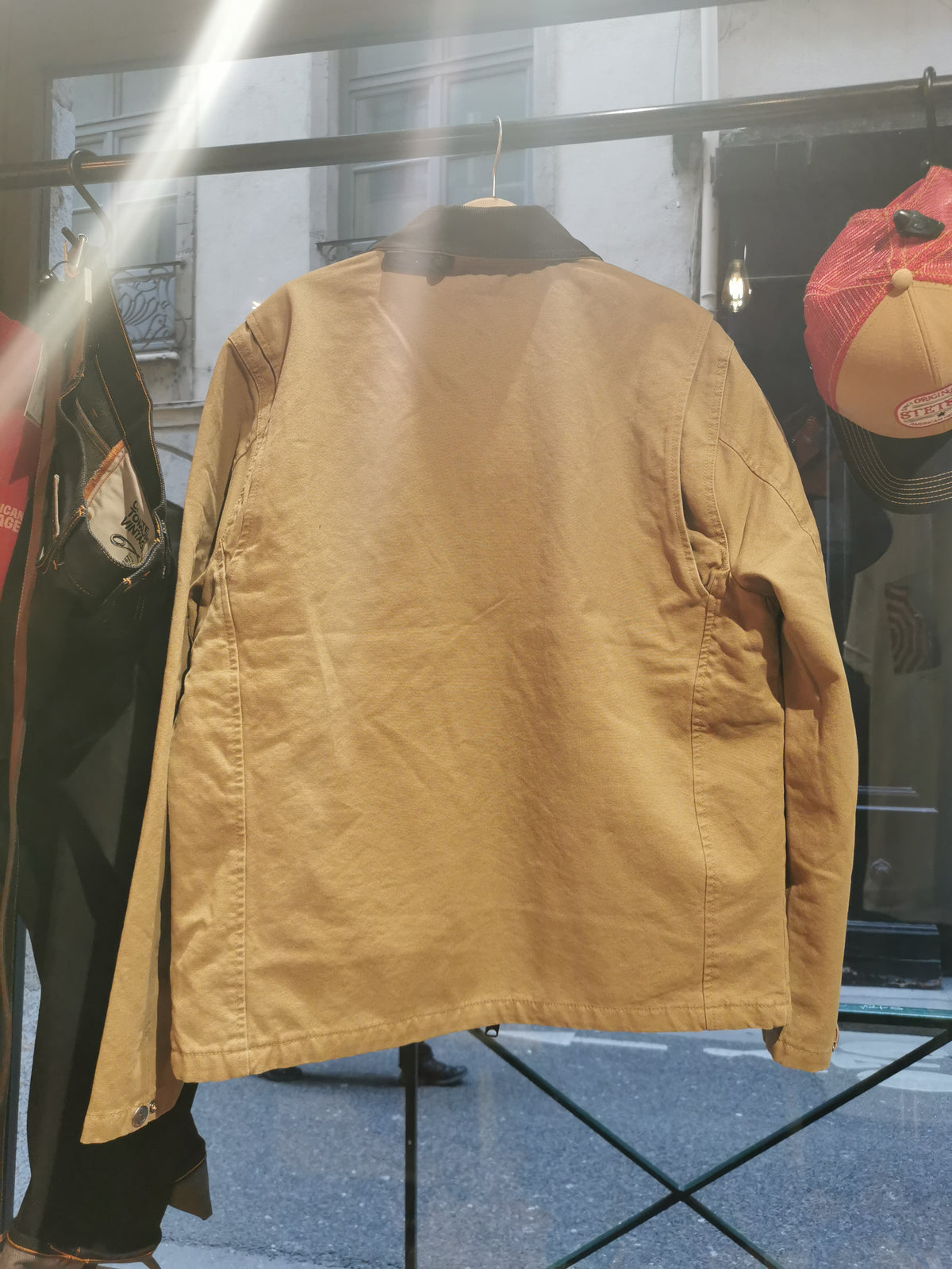 Veste iron and resin