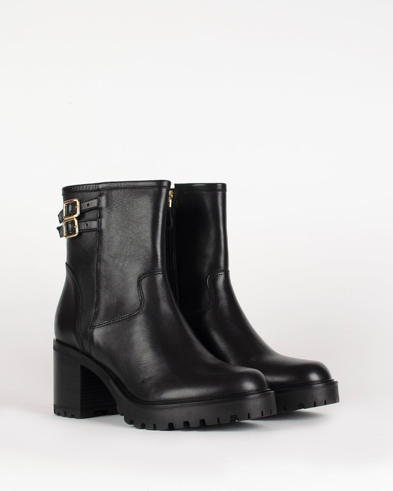 Boots livia