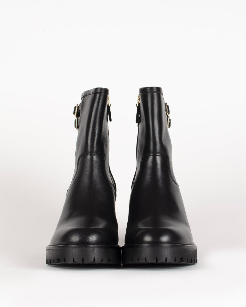 Boots livia