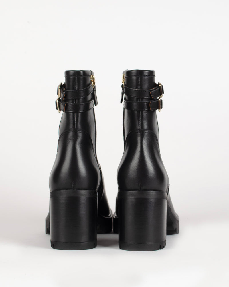 Boots livia