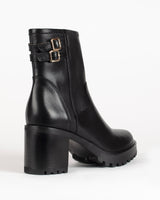 Boots livia