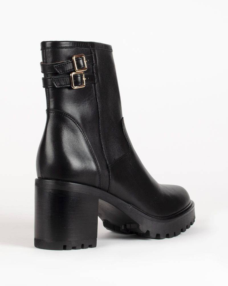 Boots livia