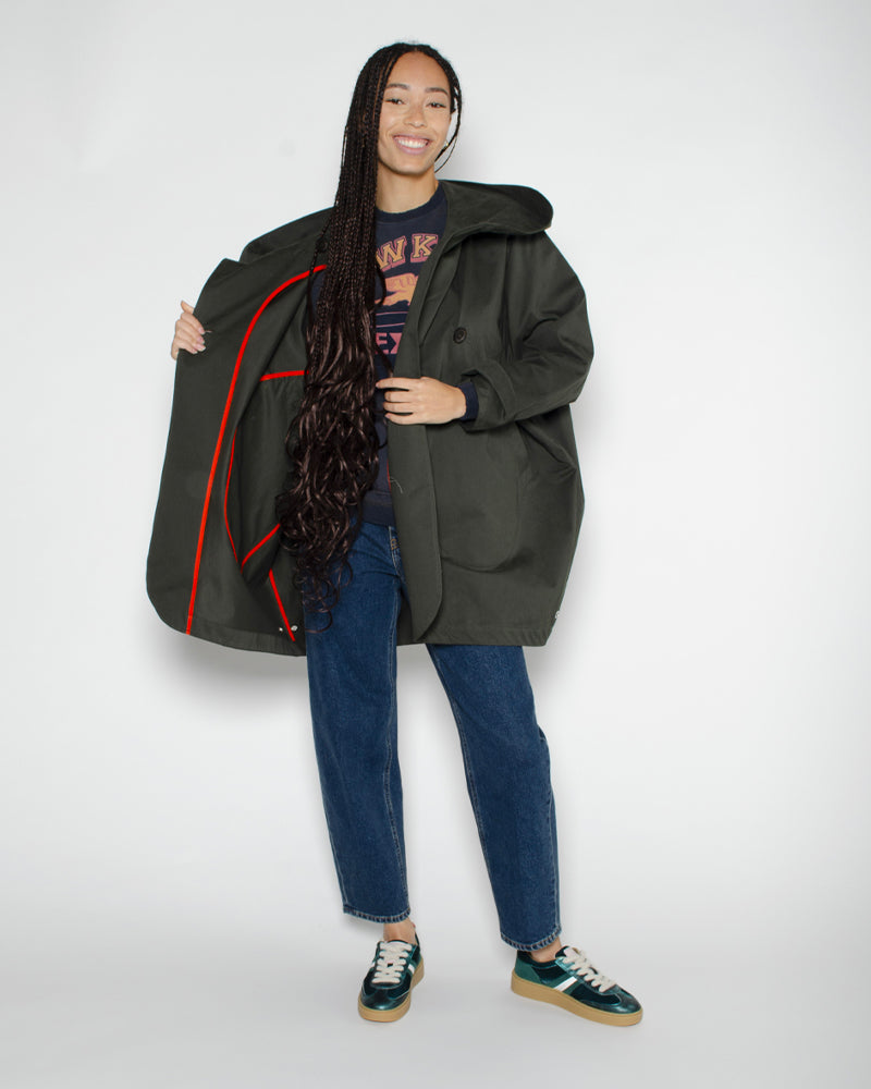 Trench kaki de galles pret pour partir