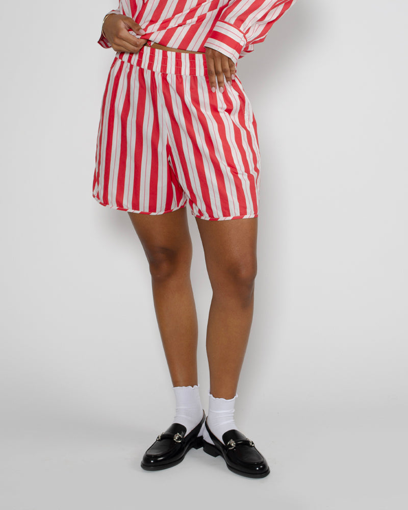 Short petite mendigote