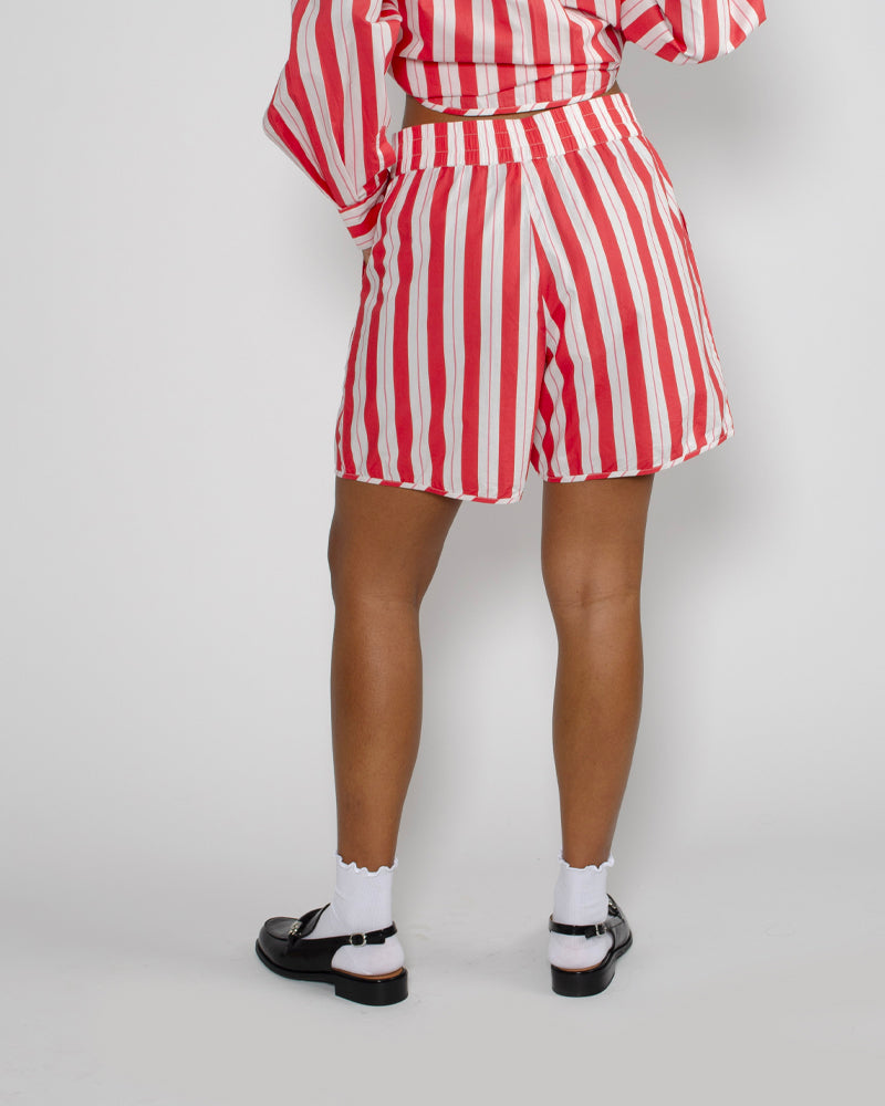 Short petite mendigote