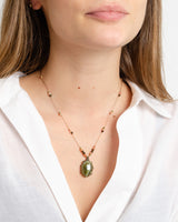 Collier rakhi me