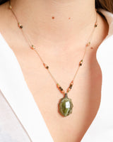 Collier rakhi me