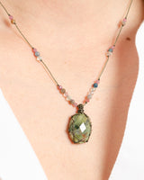 Collier rakhi me