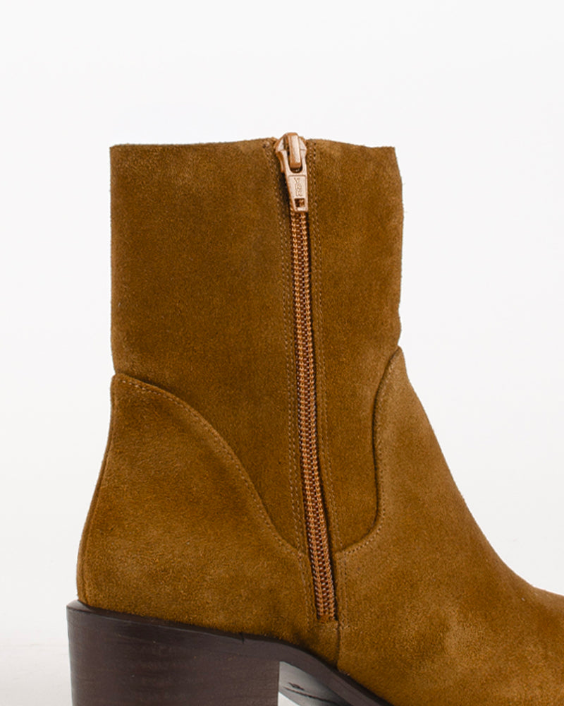 Boots tania