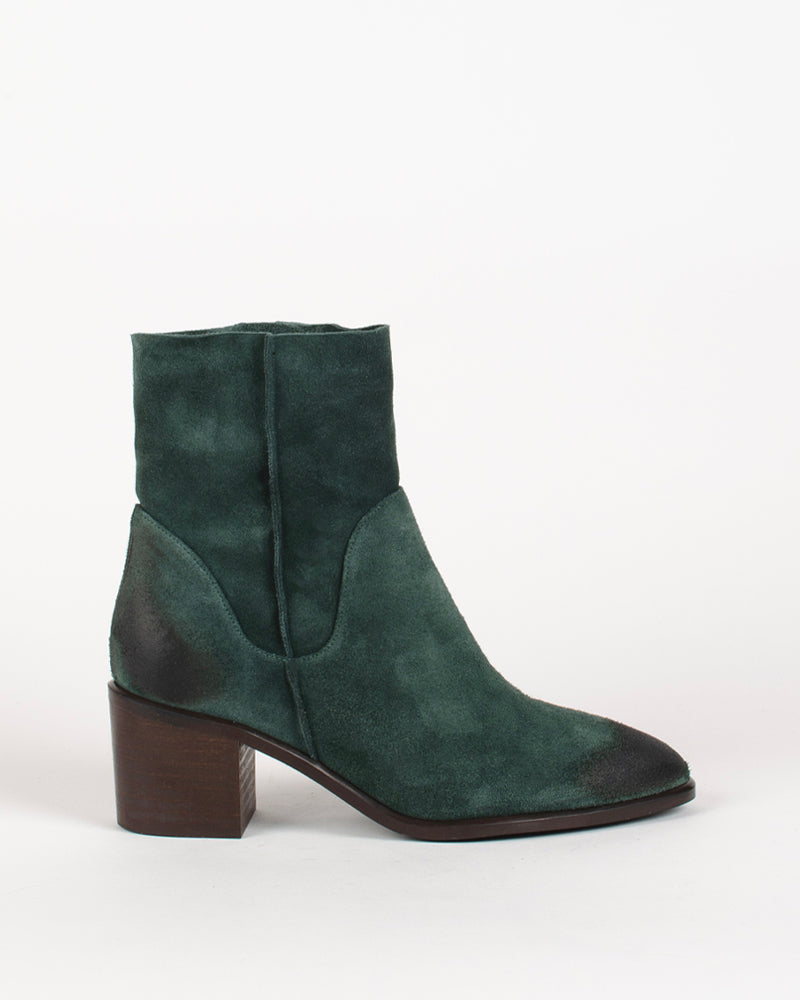 Boots tania