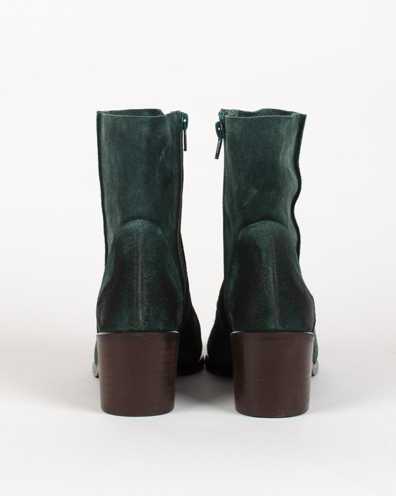 Boots tania
