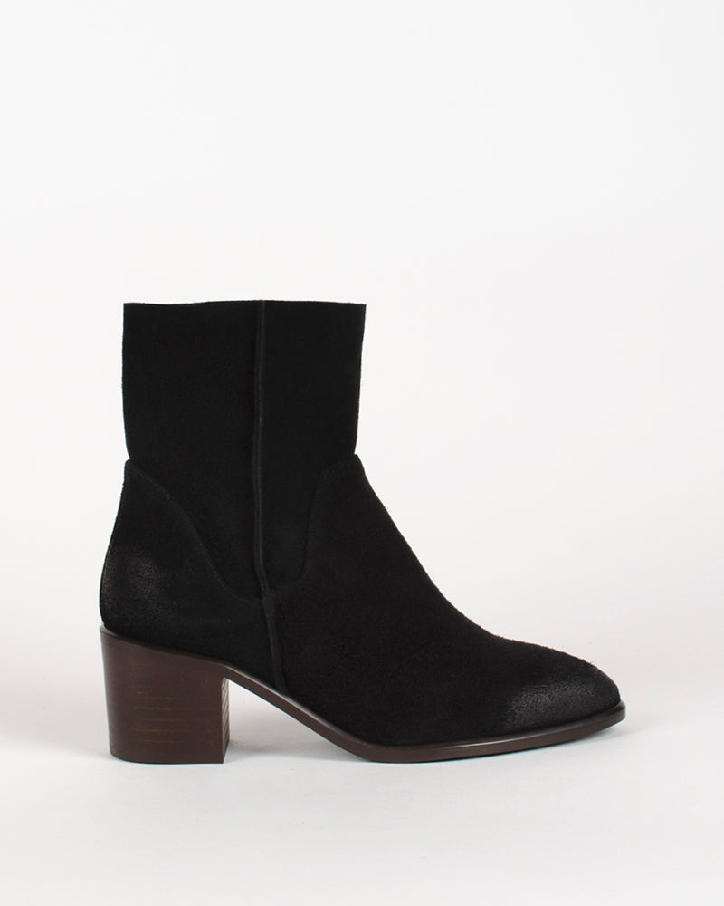 Boots tania