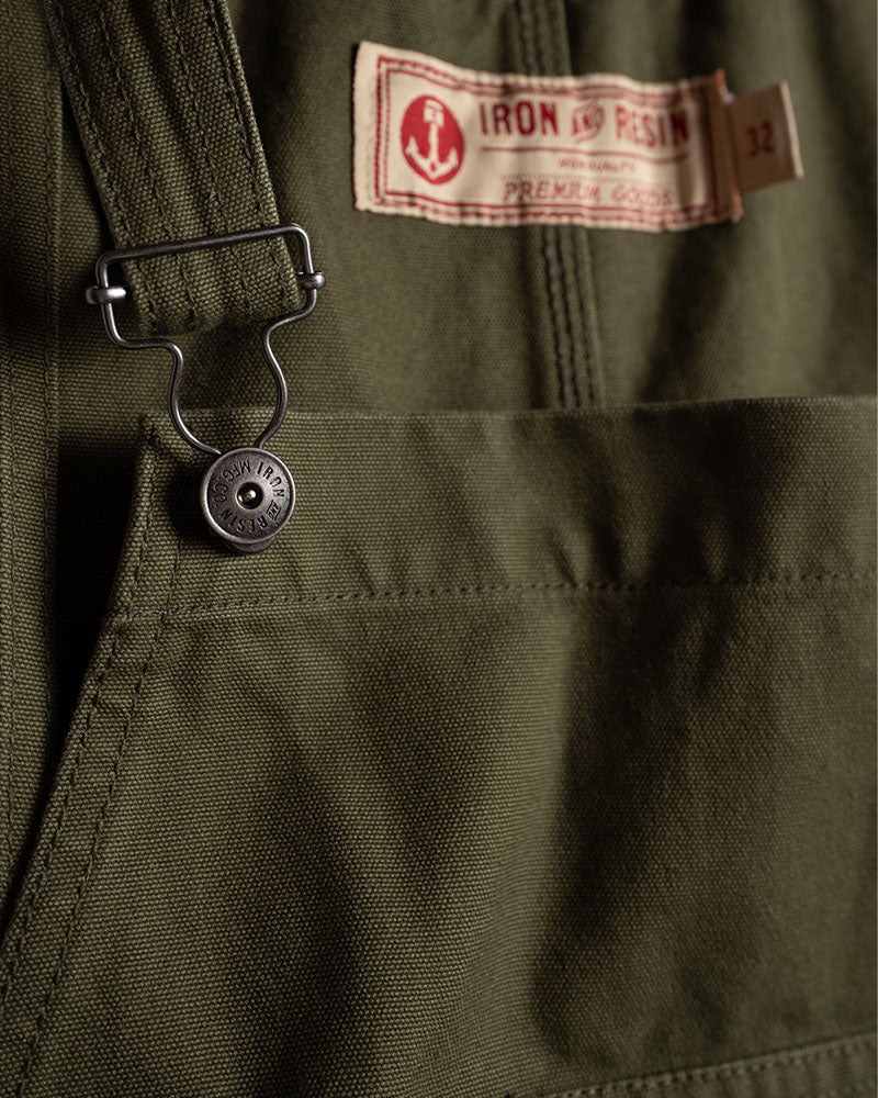 Salopette iron and resin