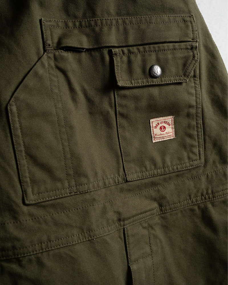 Salopette iron and resin