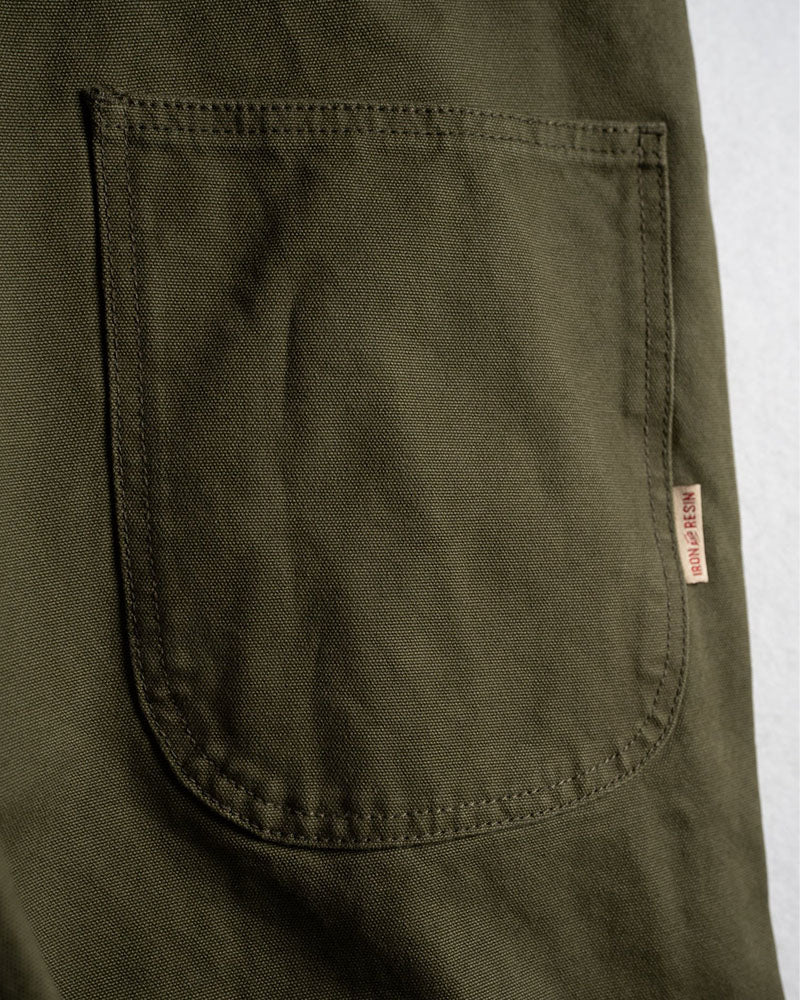 Salopette iron and resin