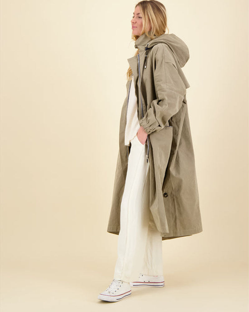 Trench taupe pret pour partir
