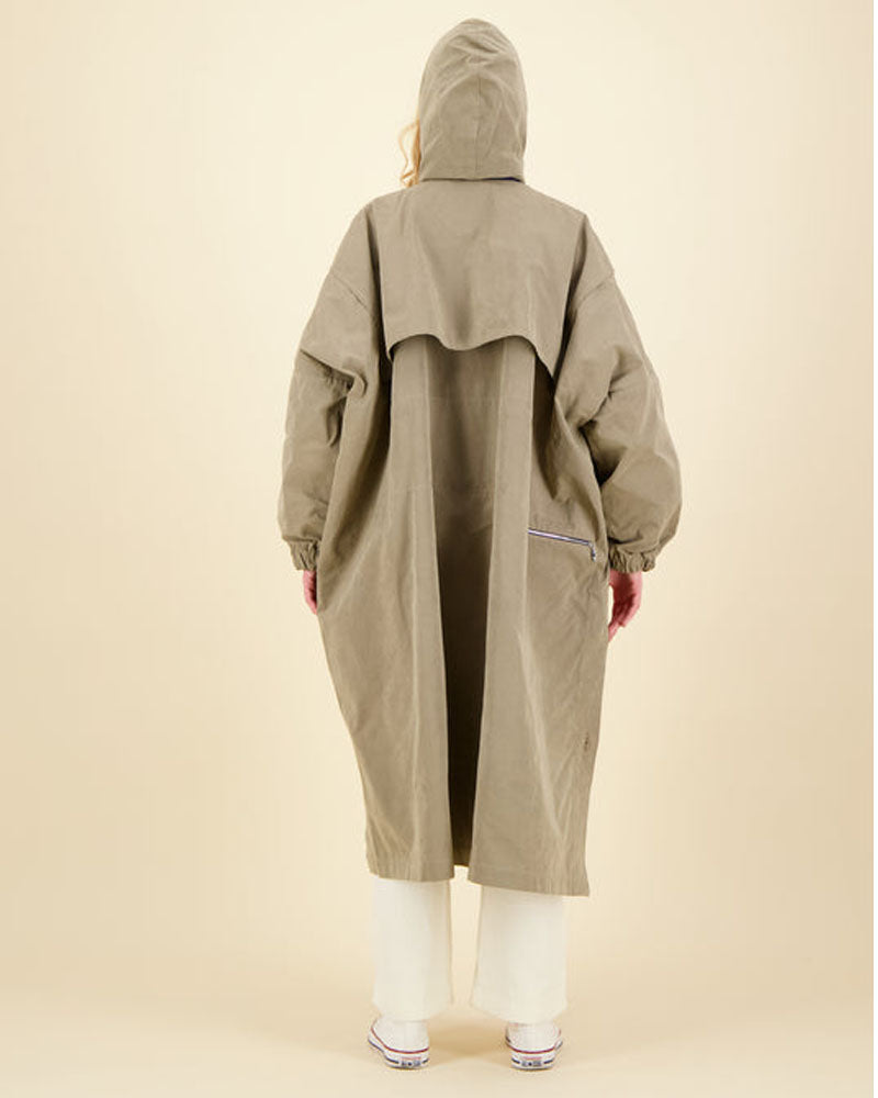 Trench taupe pret pour partir