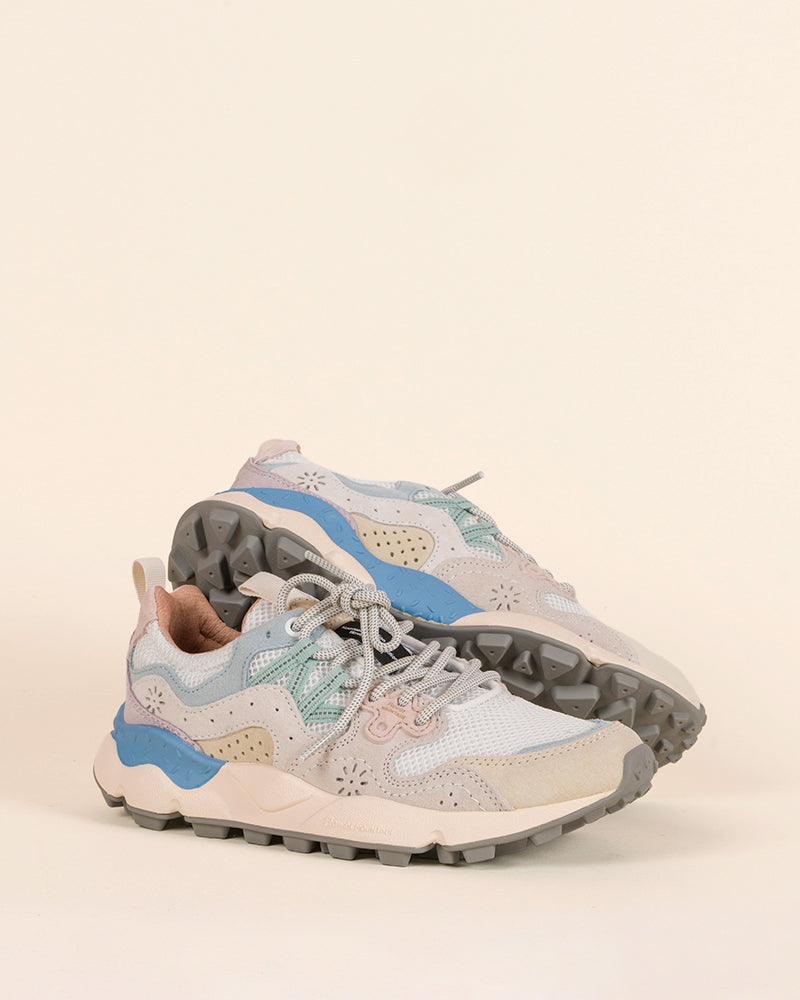 Baskets flower mountain