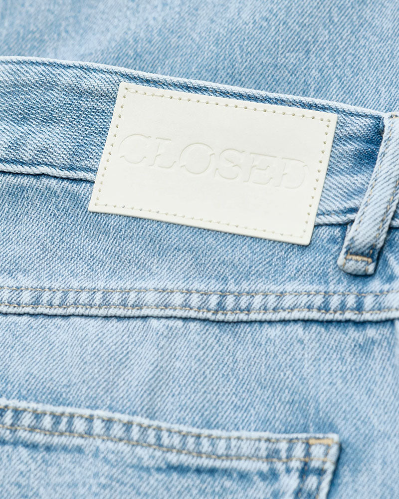 Jean closed